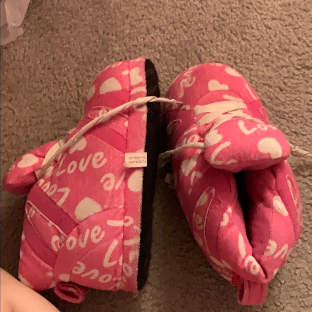 Snooki slippers! - Picture 2 of 3